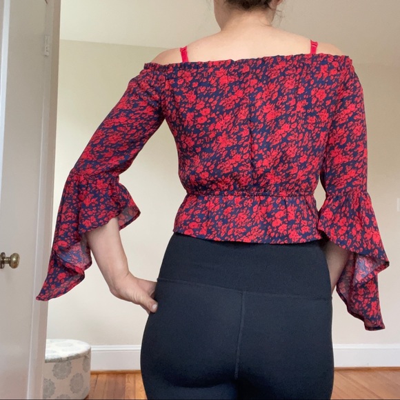 NWOT Flare Sleeves Express Top - Picture 3 of 9